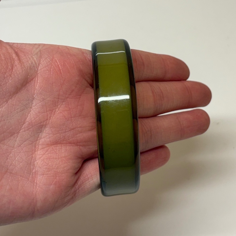 Vintage Olive Green Resin Bangle Bracelet Minimalist Retro 7.75 Inch